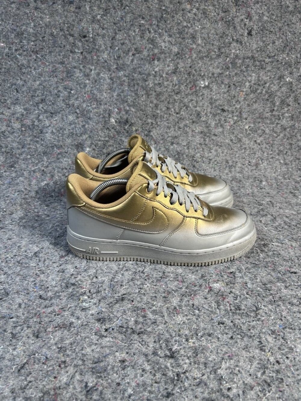 Nike Air Force 1 Low Metallic Gold “Club Gold” 898889-012 Men’s Size 9.5